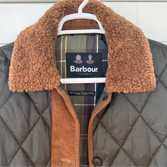 Barbour | Quilted Long Coat with Contrast Collar - Dark Green - Picture 4 of 7
